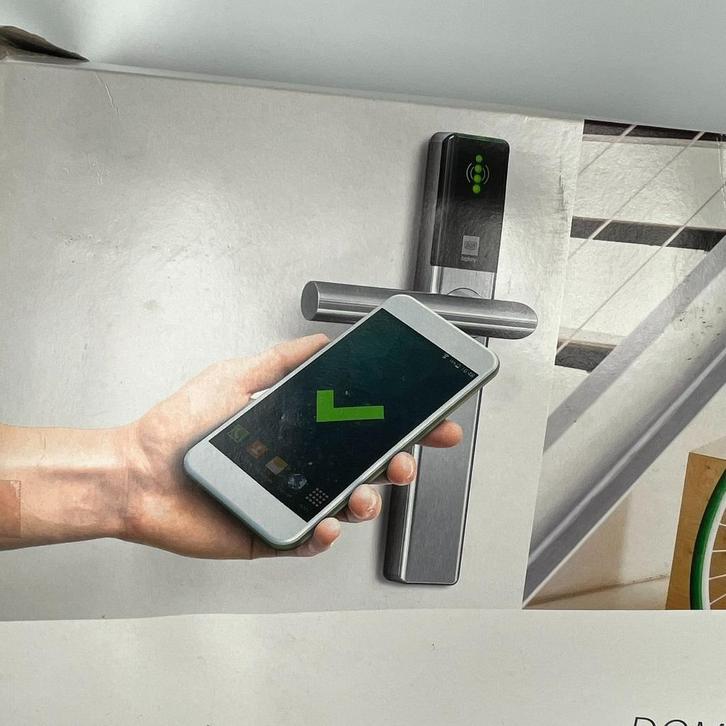 DOM Tapkey Guard – Slimme elektronische deurklink - Nieuw, Huis en Inrichting, Deurbellen, Nieuw, Draadloos, Compatibel met smartphone