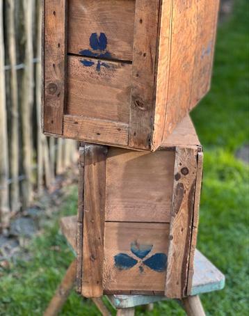 WW2 wooden crates with 2 cans full of unopened potatoes beschikbaar voor biedingen