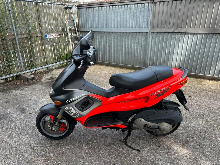 Gilera Runner Fluo rosso DD, Motoren, Motoren | Piaggio, Particulier, Ophalen