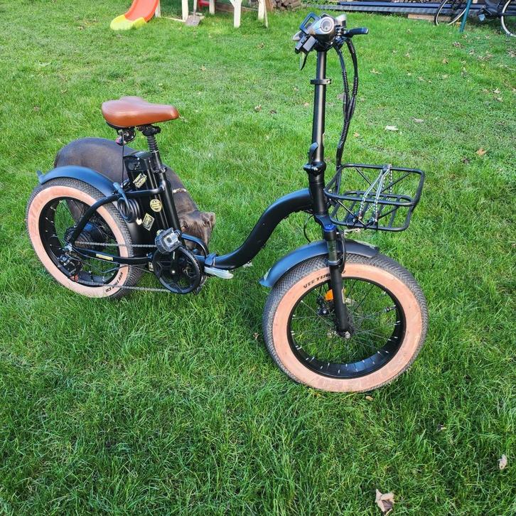 fiets e-bike zwart 508 km 1.5 jaar oud ....1500€, Fietsen en Brommers, Elektrische fietsen, Zo goed als nieuw, 50 km per accu of meer