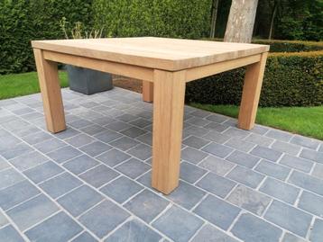 Eettafel/tuintafel uit massieve teak 140 x 140. Geluchtgomd. beschikbaar voor biedingen