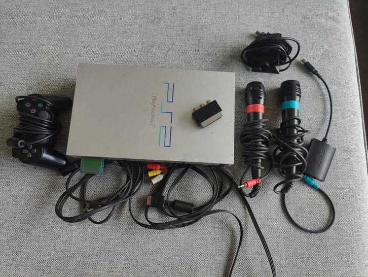 Ps2 silver + controller + accessoires + 31 spellen, Games en Spelcomputers, Spelcomputers | Sony PlayStation 2, Ophalen