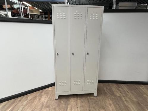 Lockerkast – 3 deurs, Huis en Inrichting, Kasten | Schoenenrekken, Ophalen