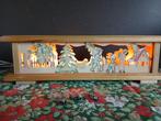 ZEER MOOI HOUTEN UITGESNEDEN TAFEREEL MET VERLICHTING, Verzamelen, Elektronische Apparatuur, Ophalen of Verzenden