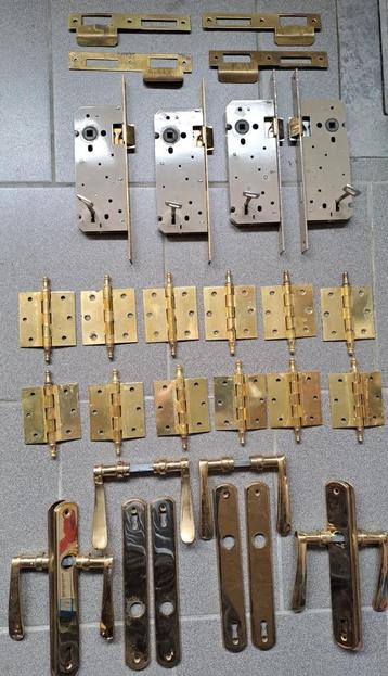 Quincaillerie pour 4 portes beschikbaar voor biedingen
