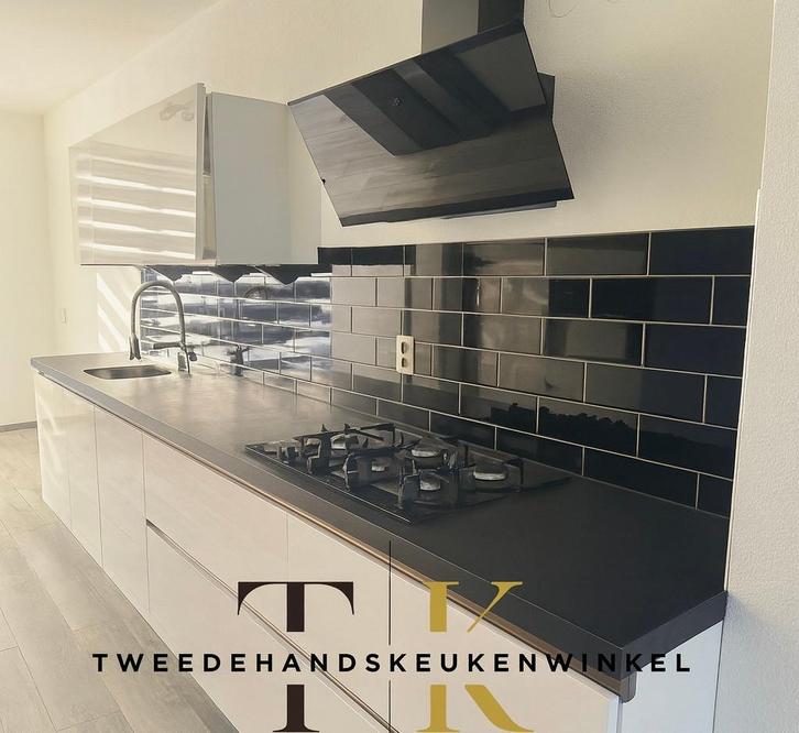 MATGLANS RECHTE GREEPLOOS KEUKEN MET KASTENWAND, Maison & Meubles, Cuisine | Cuisines complètes, Comme neuf, Cuisine à mur double