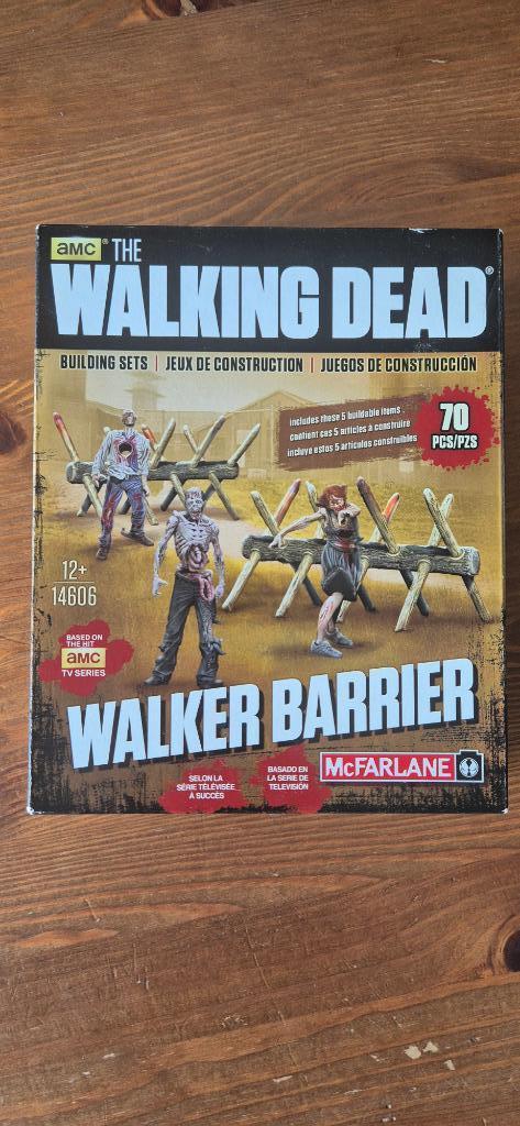 De bouwsets van The Walking Dead Walker Barrier MC Farlane, Verzamelen, Film en Tv, Zo goed als nieuw, Tv, Actiefiguur of Pop
