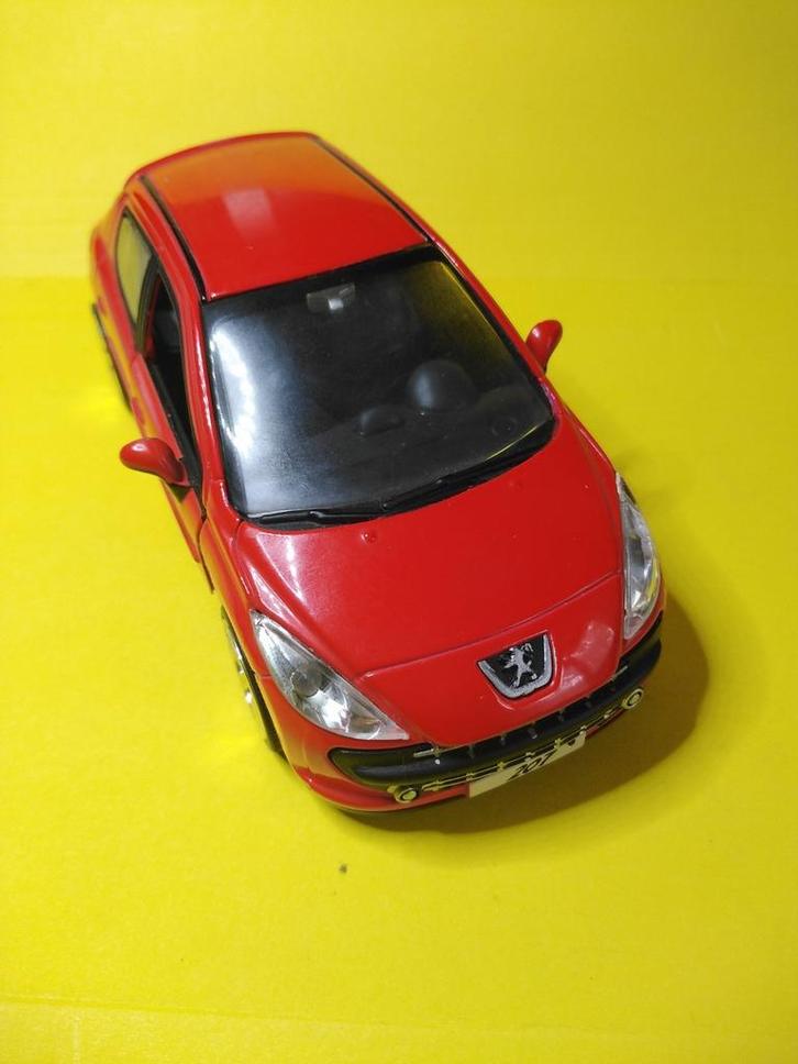 Model 1:43 Peugeot 207 Pullback geluid en licht, Hobby en Vrije tijd, Modelauto's | 1:43, Zo goed als nieuw, Ophalen of Verzenden