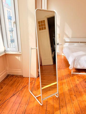 Miroir sur pied blanc avec patères – Vente urgente beschikbaar voor biedingen
