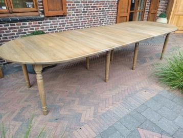 Eiken eettafel GRATIS LEVERING  beschikbaar voor biedingen