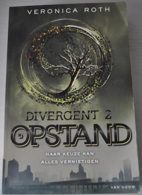 Veronica Roth – Opstand – Divergent 2, Boeken, Fantasy, Gelezen, Ophalen of Verzenden