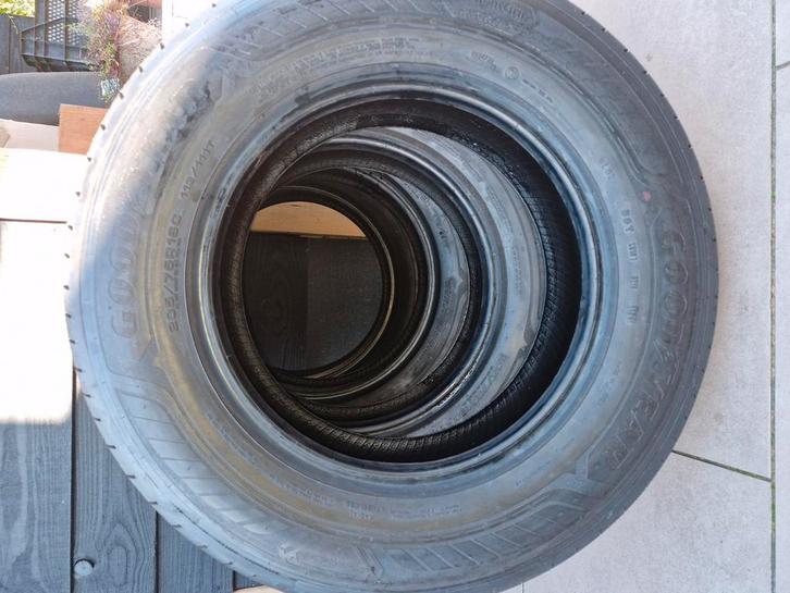 Goodyear EfficientGrip Cargo 2 205 75 16 C 113 T, Auto-onderdelen, Banden en Velgen, Ophalen