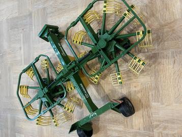 bruder 2216 - Bruder 02216 Krone Swadro 761 hooischudder beschikbaar voor biedingen