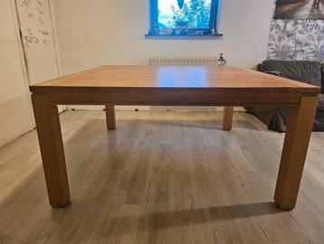 Table carrée 1m50 x 1m50 en chêne 
Nappe blanche anti dérape, Maison & Meubles, Tables | Tables à manger, Enlèvement, Utilisé