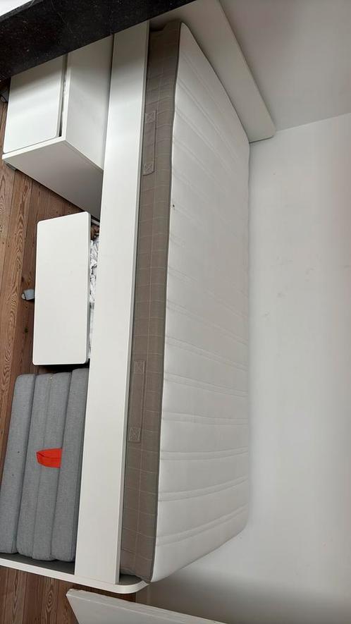 Ikea Slakt Eenpersoonsbed met lades en poef/matras, Huis en Inrichting, Slaapkamer | Matrassen en Bedbodems, Zo goed als nieuw