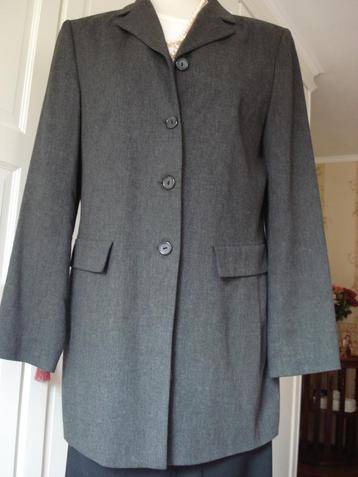 nieuwe s.Oliver grijze jas mt 40 beschikbaar voor biedingen