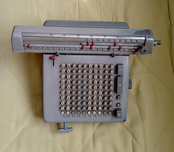 Ancienne machine à calculer Monroe en l'état  beschikbaar voor biedingen