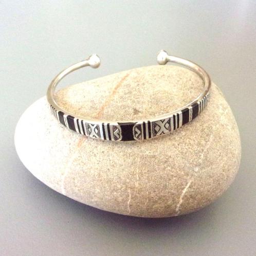 Toeareg-armband van sterling zilver met ebbenhouten inleg, Handtassen en Accessoires, Armbanden, Nieuw, Zilver, Zilver, Ophalen of Verzenden