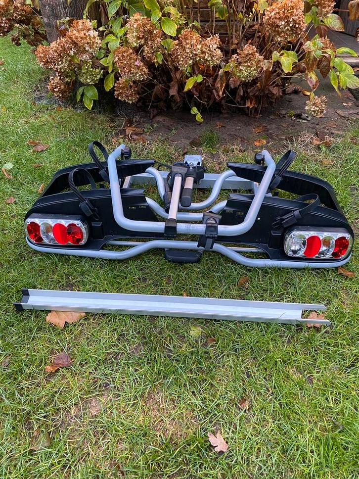 Porte-vélos Thule jusqu'à 60 kg et rampe, Autos : Divers, Porte-vélos, Comme neuf, Support d'attelage, 2 vélos, Vélo électrique