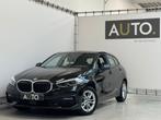 BMW 118iA Advantage *LED*STUURVERW*CARPLAY*PDC*, Zwart, USB, Bedrijf, 5 deurs