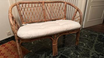 Rieten sofa / love seat beschikbaar voor biedingen