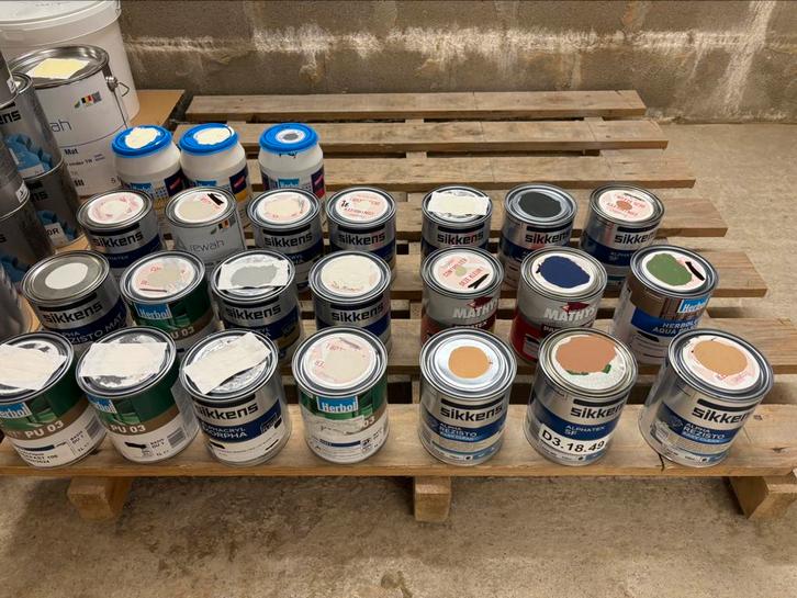 Pakket 24 potten muurverf allerlei kleuren en merken 1liter, Hobby en Vrije tijd, Schilderen, Nieuw, Acrylverf, Ophalen of Verzenden