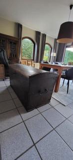 Oude decoratieve houten koffer, Ophalen