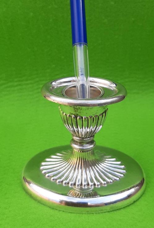 Barok kandelaartje voor dunne kaars. Verzilverd. Plated., Antiek en Kunst, Antiek | Zilver en Goud, Zilver, Ophalen of Verzenden