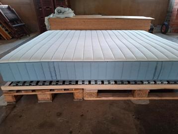 Matras, bed, lattenbodem  beschikbaar voor biedingen