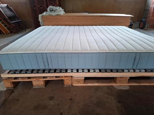 Matras, bed, lattenbodem, Huis en Inrichting, Slaapkamer | Matrassen en Bedbodems, Zo goed als nieuw, Matras, 200 cm, Ophalen