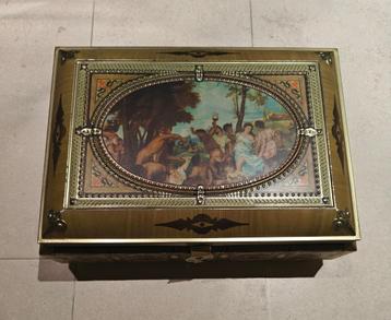 Grote vintage GBC koekendoos België klassieke reliëf kunst beschikbaar voor biedingen