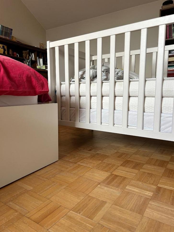 Babybed, Kinderen en Baby's, Kinderkamer | Bedden, Gebruikt, Minder dan 140 cm, Minder dan 70 cm, Matras, Ophalen