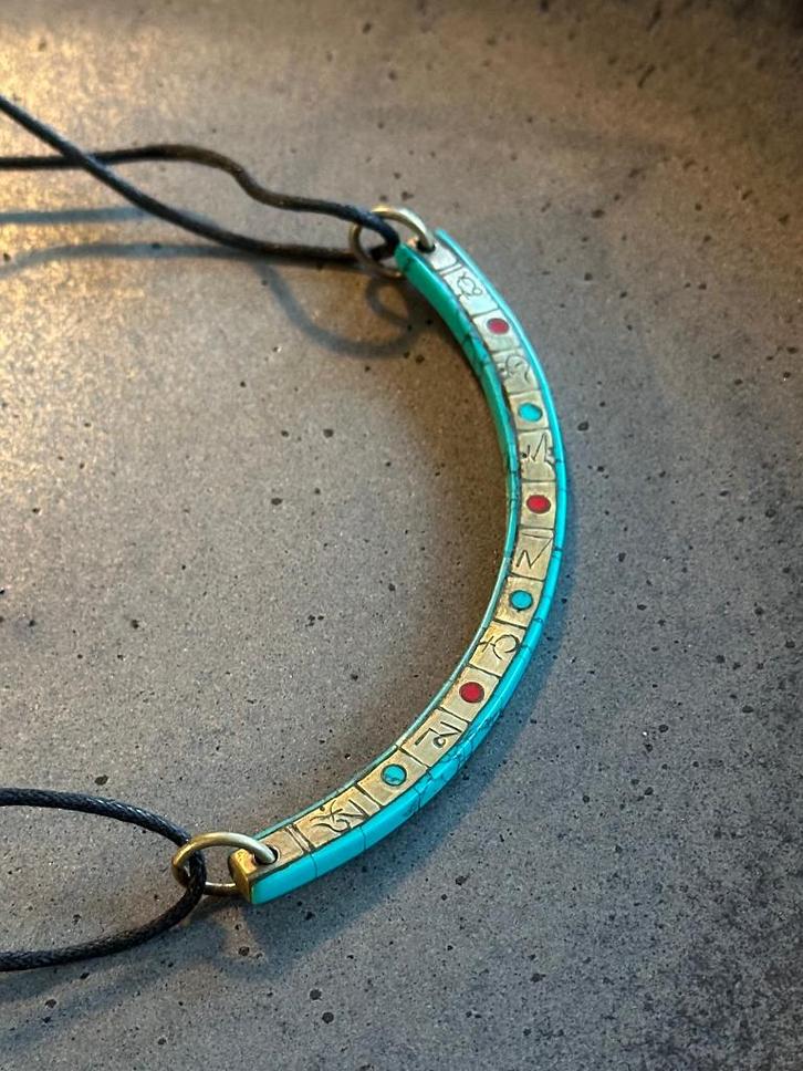 Grand pendentif bronze turquoise et corail rouge, Handtassen en Accessoires, Kettinghangers, Zo goed als nieuw, Overige materialen