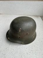 Wo2 Duitse helm met inslag, Ophalen of Verzenden