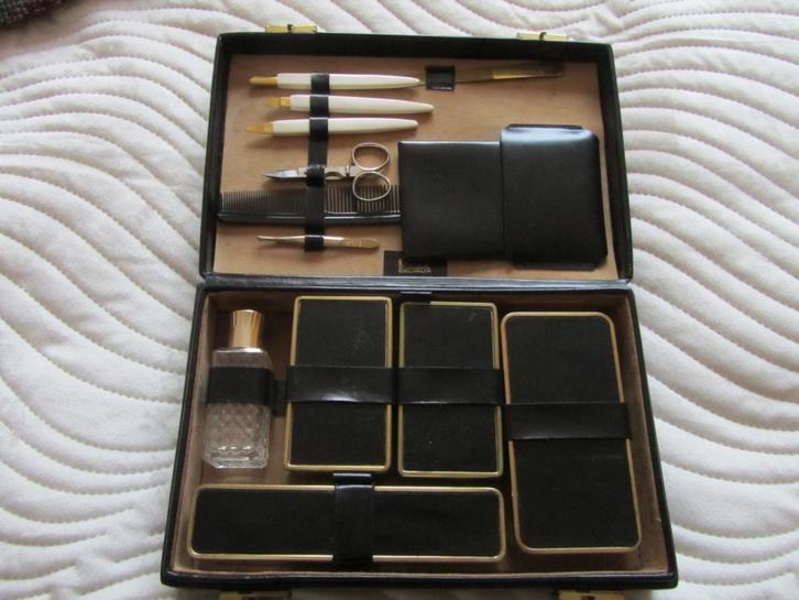 DELVAUX Complete zwarte reiskoffer met logo, Handtassen en Accessoires, Tassen | Damestassen, Zwart, Verzenden