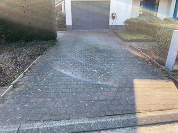 Gratis 60m2 zwart grijze betonklinkers beschikbaar voor biedingen