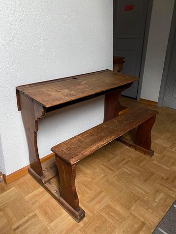 Vintage schoolbank beschikbaar voor biedingen