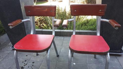 twee vintage kinderstoeltjes met rode formica zitting, Huis en Inrichting, Stoelen, Gebruikt, Twee, Hout, Metaal, Rood, Ophalen of Verzenden