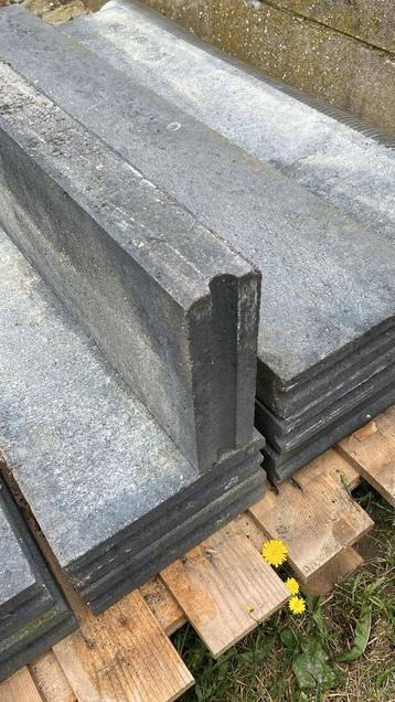 Bord Stenen  beschikbaar voor biedingen