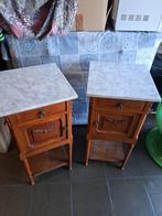 2 oude kastjes met marmeren tablet, Ophalen