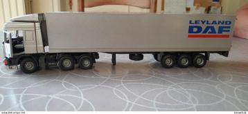 Tekno Leyland/Daf 95 430 pk zilveren trekker met 3 assen en  beschikbaar voor biedingen