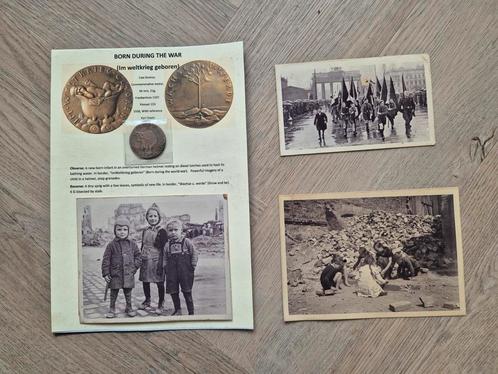 "Im Weltkrieg geboren" medaille en WO2 foto's - zeldzaam, Verzamelen, Militaria | Algemeen, Ophalen of Verzenden