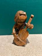 Mooi met de hand gesneden beeldje, basgitaar speelster, Antiek en Kunst, Ophalen of Verzenden