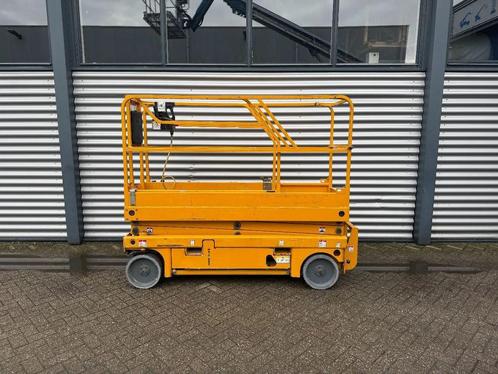 Haulotte Compact 8 Hoogwerker Schaarhoogwerker (bj 2007), Zakelijke goederen, Machines en Bouw | Liften, Steigers en Ladders