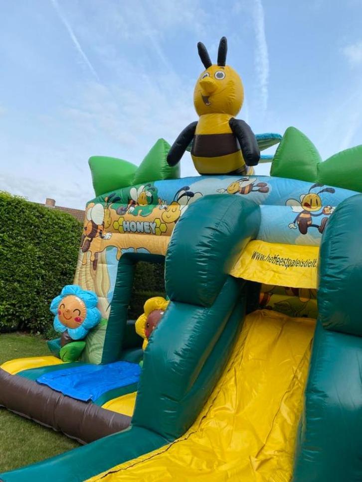 Verhuur springkasteel Bij met glijbaan, Hobby en Vrije tijd, Feestartikelen | Verhuur, Verzenden