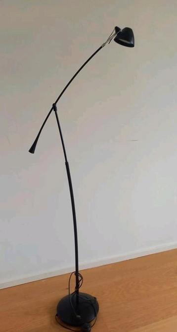 MASSIVE zwarte leeslamp op statief als nieuw beschikbaar voor biedingen