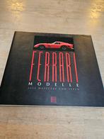 Boek Ferrari Modelle alle masstabe und typen, Boeken, Auto's | Boeken, Ophalen of Verzenden, Zo goed als nieuw, Ferrari, Heel