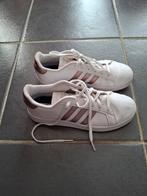 Sneakers Adidas taille 37 1/2, Vêtements | Femmes, Chaussures, Enlèvement, Comme neuf, Sneakers et Baskets