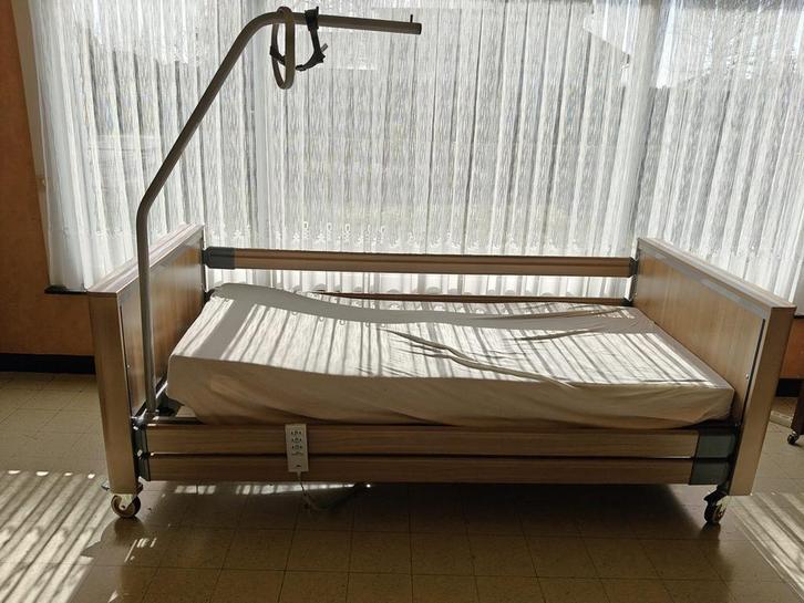 Elektrisch zorgbed ( amper 1jaar oud), Divers, Matériel Infirmier, Comme neuf, Enlèvement