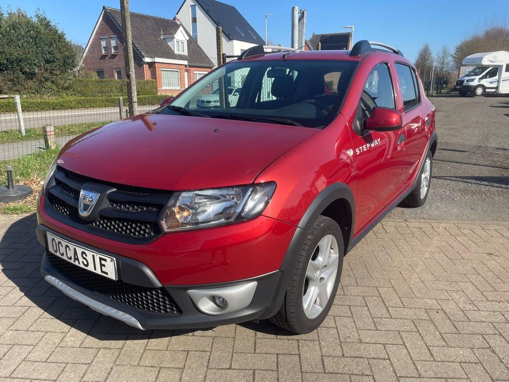 Dacia Sandero Stepway 0.9 benzine van 09/2014 met 99000km!, Voorwielaandrijving, Stof, Zwart, Bedrijf